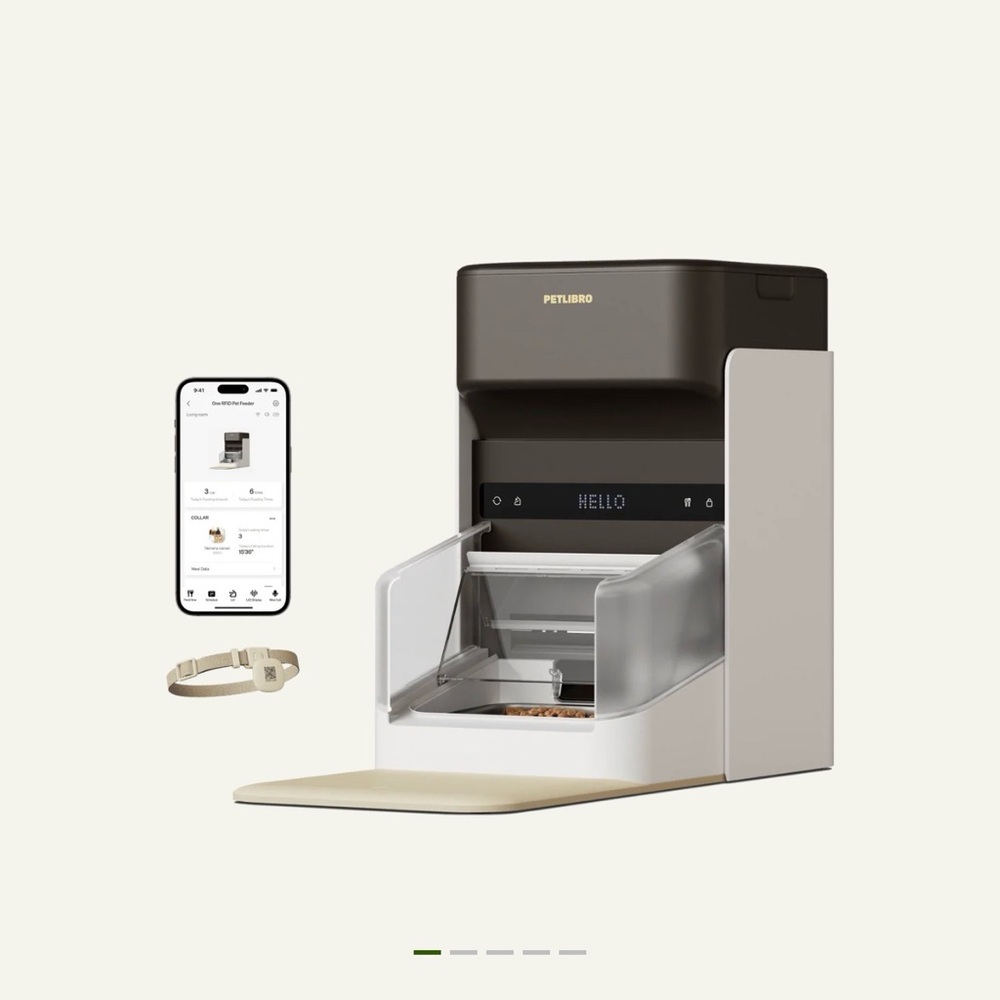 Automatic Cat Feeder - Black and White